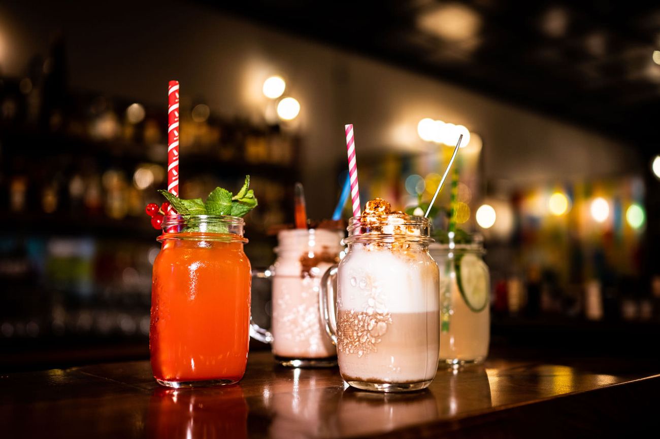 Cocktails und hausgemachte Erfrischungen